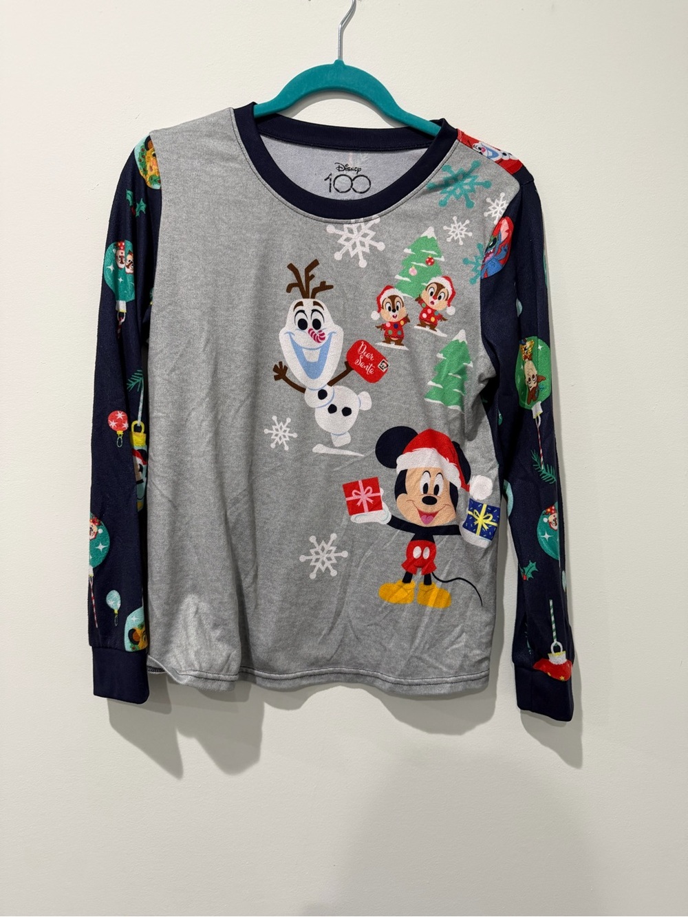 Disney Gray & Navy Holiday Mickey & Friends Long-Sleeve Tee